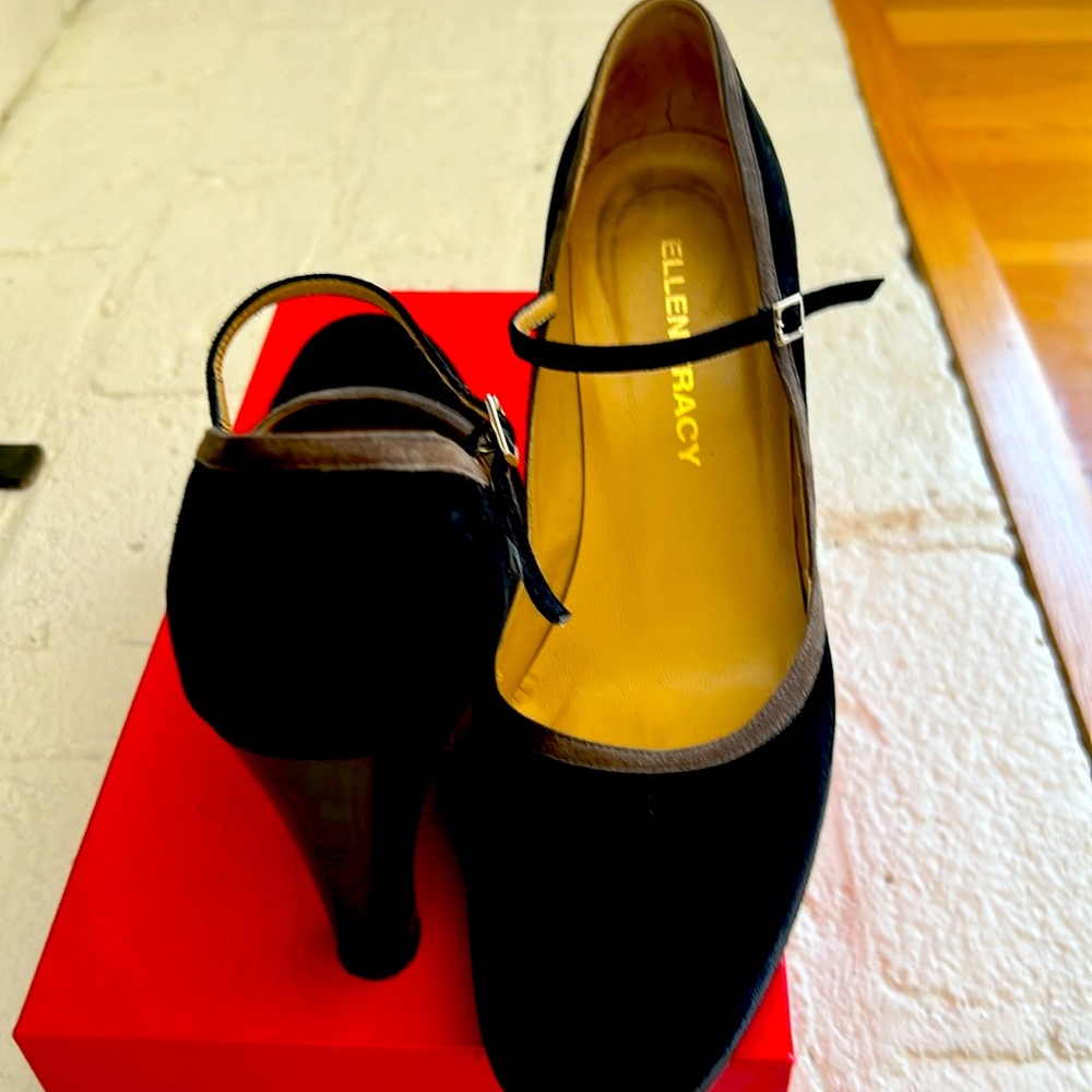 Ellen Tracy Black Mary Jane Heels with Gray Trim